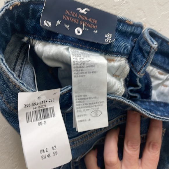 Hollister Ultra High Rise Straight Leg Jeans Brand New with Tags W23 L27 00R - Picture 4 of 5